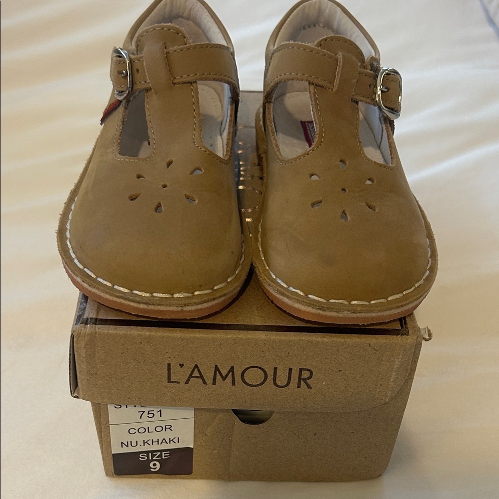 L’amour khaki Mary Jane’s
